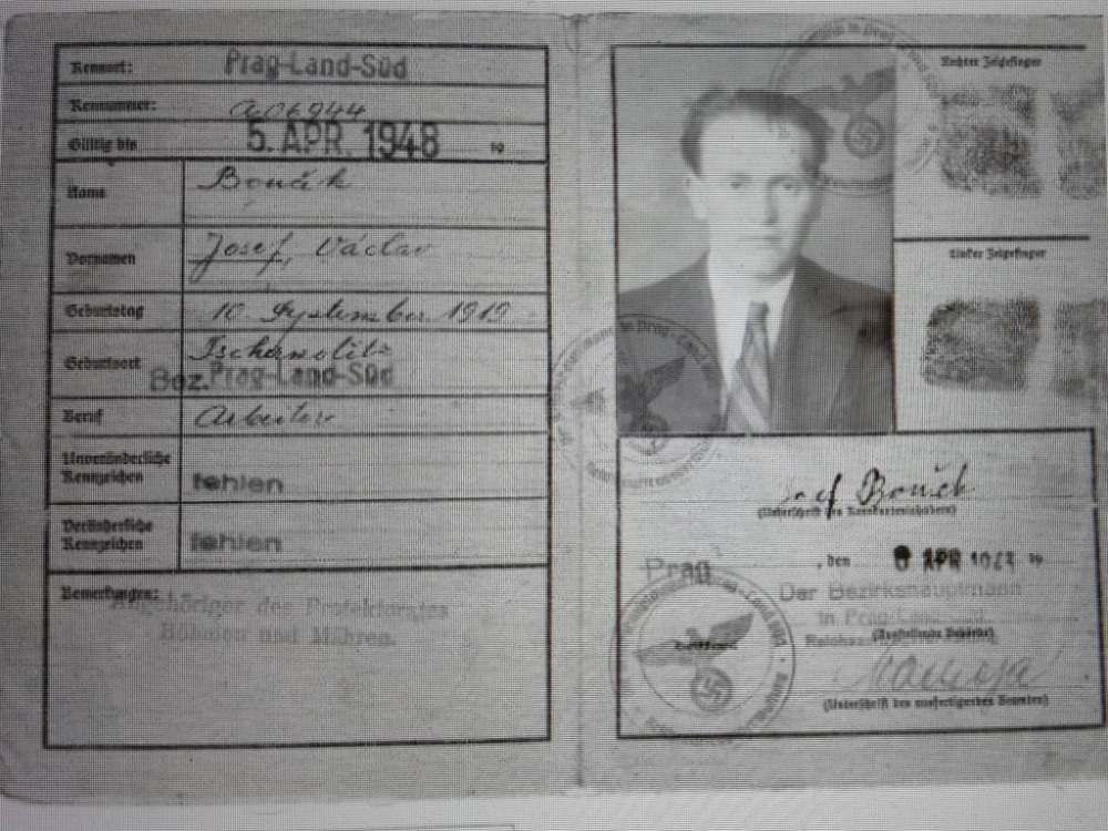 Protektorátní legitimace Josefa Boučka z My Heritage.cz