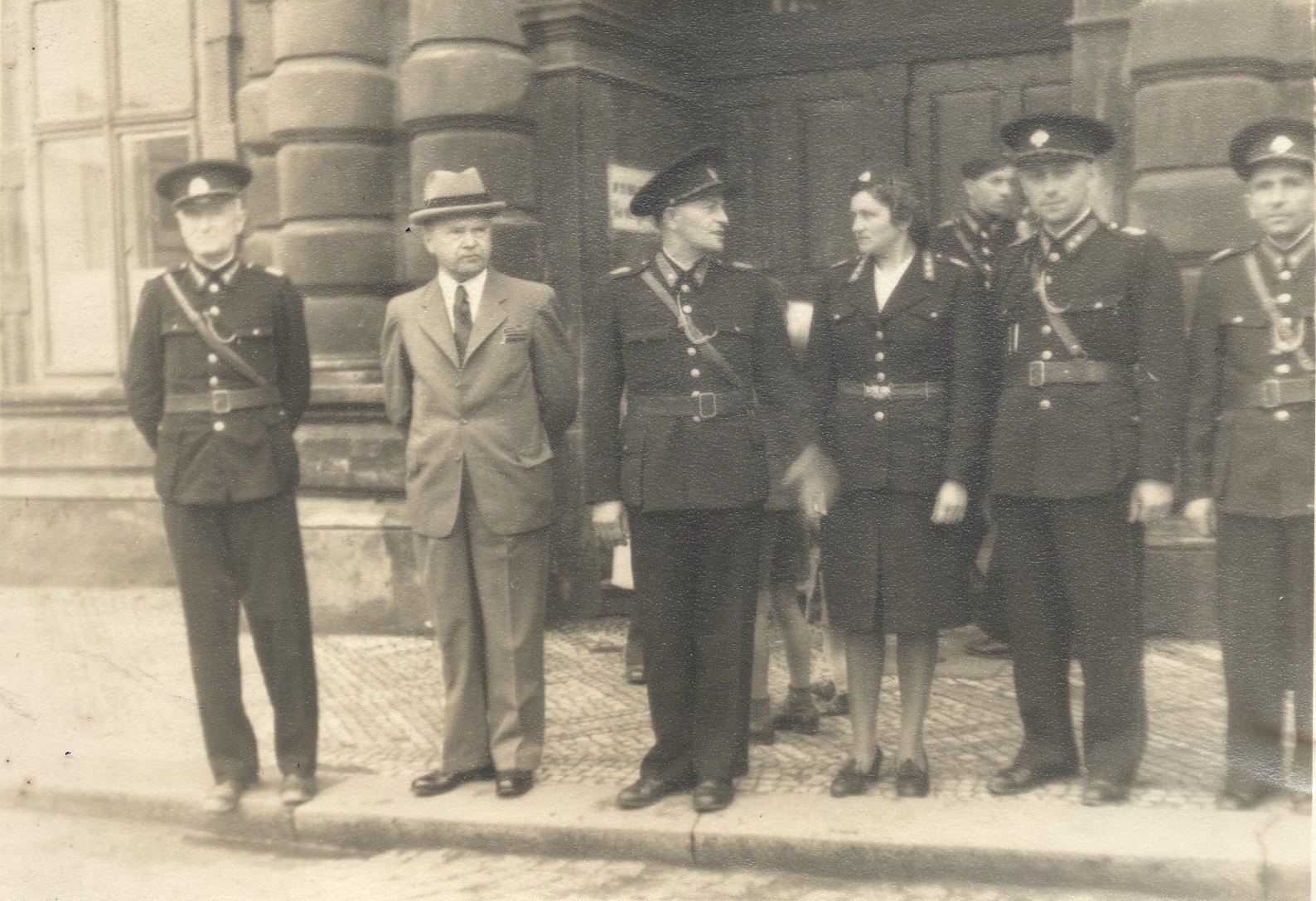 6 foto st velitel slnskho hasiskho sboru nastoupen ped starou radnic ve Slanm Sunek 3 zleva